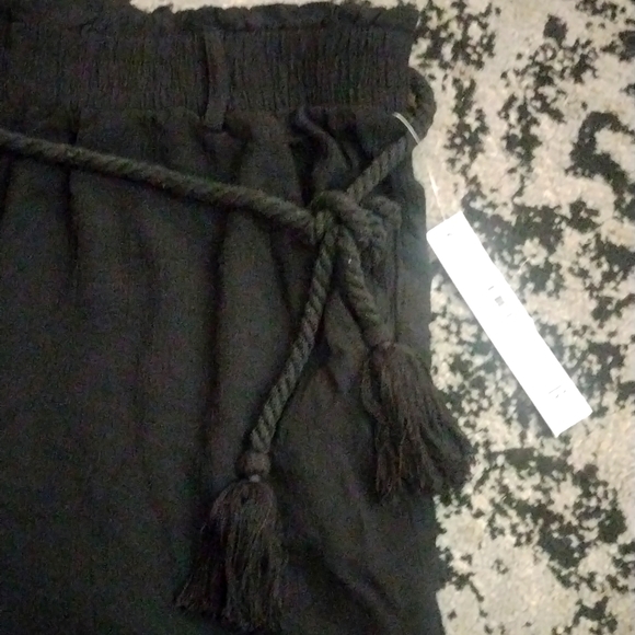 NWT black JOE B. high & elastic waisted newsboy style shorts w/ tasseled belt-M - Picture 2 of 6